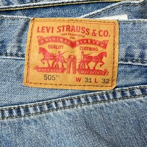 All Men’s : Levi’s , 1 pair of Cinch , 1 pair of Wranglers